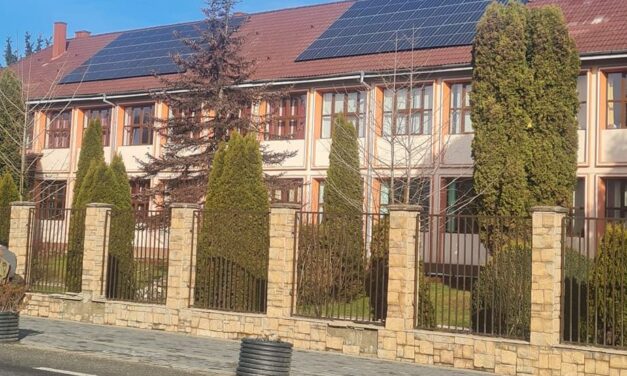 Au început lucrările  de montare a panourilor fotovoltaice!